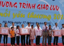 Hơn 140 triệu đồng quà tặng trẻ em có hoàn cảnh đặc biệt