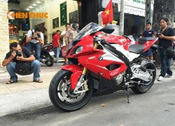 "Khui thùng" BMW S1000RR 2015 đỏ choé đầu tiên tại VN