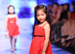 Mẫu nhí đáng yêu trên sàn catwalk