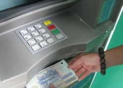 "Mây mưa" xong lấy thẻ ATM của bạn gái rút tiền xài