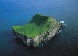 Ngôi nhà cô đơn giữa biển khơi Iceland