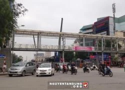 Nhiều cầu vượt đi bộ tại Hà Nội mới lắp đã phải tháo dỡ