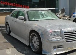 Phiên bản độ Chrysler 300C đính nhựa dẻo lấp lánh