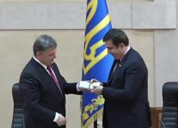 Poroshenko quyết đối đầu Nga hay chiêu bài lợi ích?