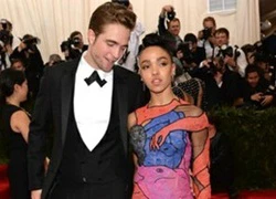 Robert Pattinson muốn mời Kristen đến đám cưới để bù đắp