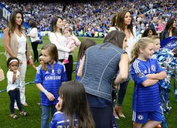 Sân Stamford Bridge biến thành vườn trẻ