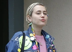 Miley Cyrus khiến fan cười lăn lộn với clip nhí nhố trong xe