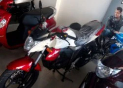 Suzuki Gixxer thêm màu mới, giá hơn 1.300 USD