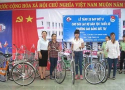 Trao tặng xe đạp cho học sinh &#8211; sinh viên dân tộc thiểu số