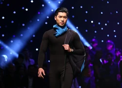 Trương Nam Thành mặc jumpsuit đi catwalk