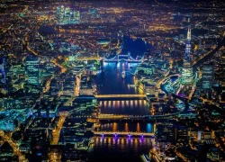 Vẻ đẹp London về đêm từ độ cao gần 2.000 m