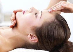 4 cách massage mặt giảm nếp nhăn, chống chảy xệ