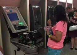 Choáng với người phụ nữ tay không phá máy ATM để&#8230; lấy lại thẻ