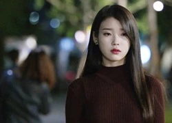 Cindy (IU) xỏ dép thẫn thờ giữa phố sau cú sốc tâm lý