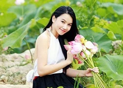 Diễn viên phim 'Hoa cỏ may' khoe sắc bên hoa sen