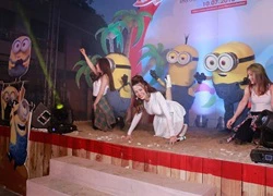 Đông Nhi "bò ra sàn", không sexy nổi với các chú Minions