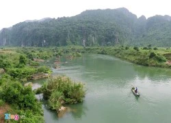 Dòng sông ngầm chứa đầy bùn khoáng ở Quảng Bình