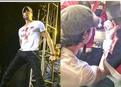 Enrique Iglesias gặp tai nạn trên sân khấu vẫn hát sung