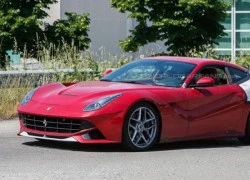 Ferrari F12 M lần đầu lộ diện