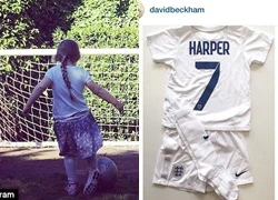 Harper Beckham được tặng quần đùi áo số