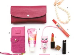 In her bag: Có gì trong túi xách của Ngọc Thanh Tâm?