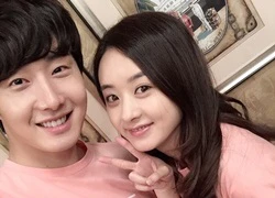 Jung Il Woo diện áo đôi, chụp ảnh tự sướng cùng Triệu Lệ Dĩnh