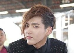 Kris (EXO) lột xác với tóc undercut, hình xăm tại Paris