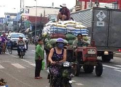 Máy cày tự chế gieo nỗi hãi hùng cho người đi trên quốc lộ