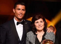 Mẹ Ronaldo bị tạm giữ ở sân bay Madrid