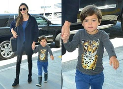 Miranda Kerr và bé Flynn xuất hiện sành điệu ở sân bay