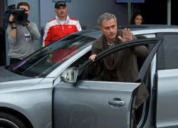 Mourinho bị treo bằng lái 6 tháng