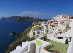 Ngắm hoàng hôn ở 'đảo thiên đường' Santorini