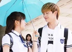 "School 2015": Kim So Hyun cùng Yook Sung Jae tình tứ dạo bước dưới mưa