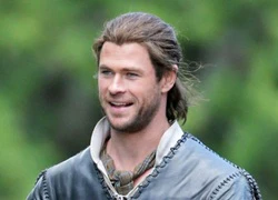 "Thần Sấm" Chris Hemsworth đốn tim fan khi trở lại làm "Thợ Săn"