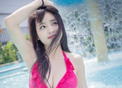 THIẾU NỮ HÀ THÀNH KHOE LÀN DA TRẮNG NÕN VỚI BIKINI