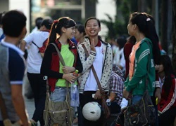 Từ sáng tinh mơ, hàng trăm ngàn thí sinh đã khắp phố phường