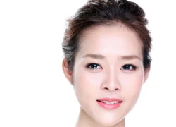 Xu hướng trang điểm và làm tóc cô dâu tự nhiên