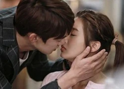 Yoo Yeon Seok mạnh bạo hôn Kang Sora giữa đông người