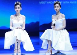 Angelababy buông lơi vai trần