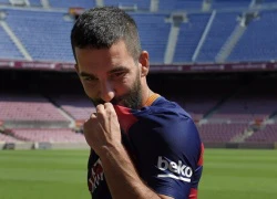 Arda Turan CHÍNH THỨC ra mắt Barcelona, chưa rõ số áo