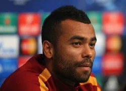 Ashley Cole bị ăn đòn vì giở thói 'dê' với người đẹp Playboy