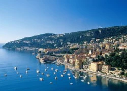 Bãi biển French Riviera nổi tiếng bị đóng cửa