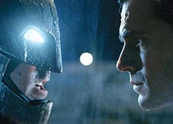 Batman và Superman mặt đối mặt đầy giận dữ