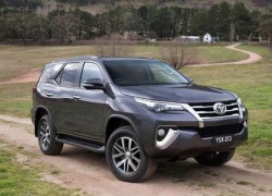 Cận cảnh Toyota Fortuner 2016