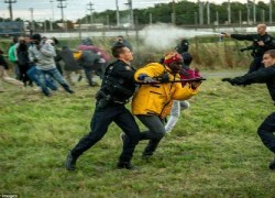 Cảnh sát Pháp trấn áp làn sóng di dân qua Channel Tunnel