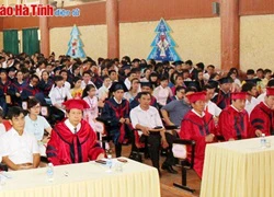 Đại học Hà Tĩnh trao bằng tốt nghiệp cho 822 sinh viên