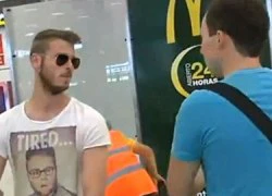 De Gea về quê, fan M.U lo sốt vó