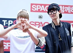 Fan EXO "phát sốt" khi Chanyeol - Baekhyun tạo biểu tượng trái tim