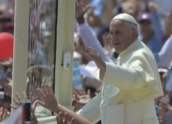 Giáo dân Ecuador tung hoa chào đón Giáo hoàng Francis