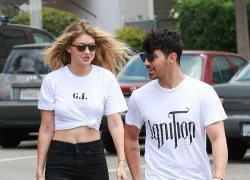 Gigi Hadid và Joe Jonas mix đồ đôi trẻ trung